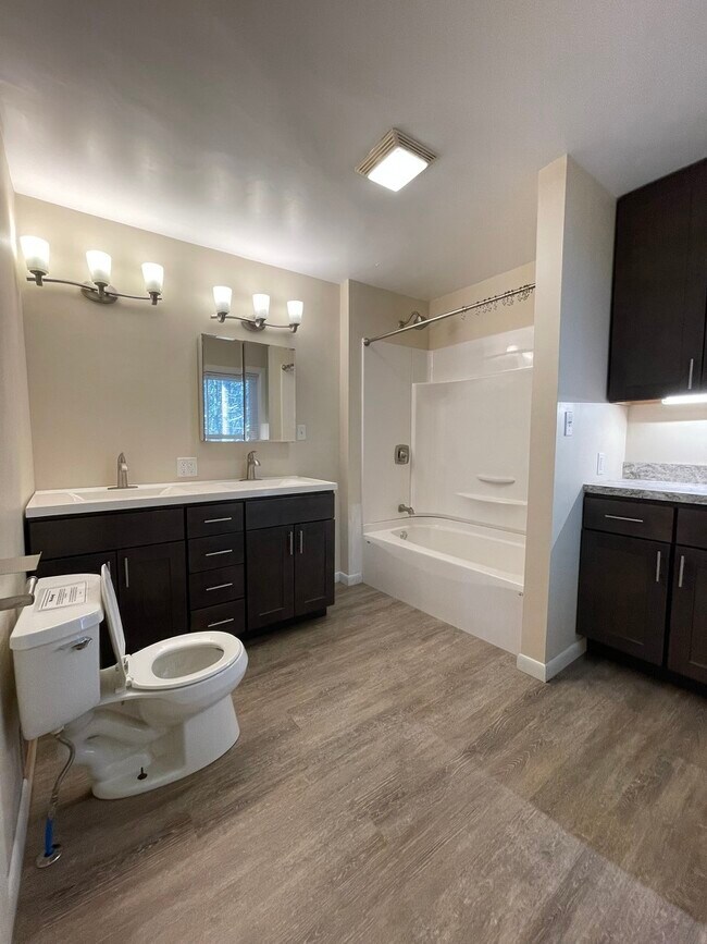 Building Photo - 1148 Memorial Ave