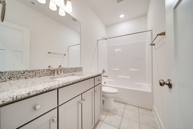 Building Photo - 279 Tanglewood Ln