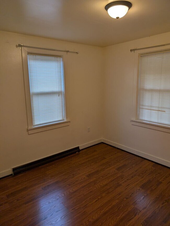 Building Photo - 3 Bd/1 Bath Home for Rent -- Available NOW!