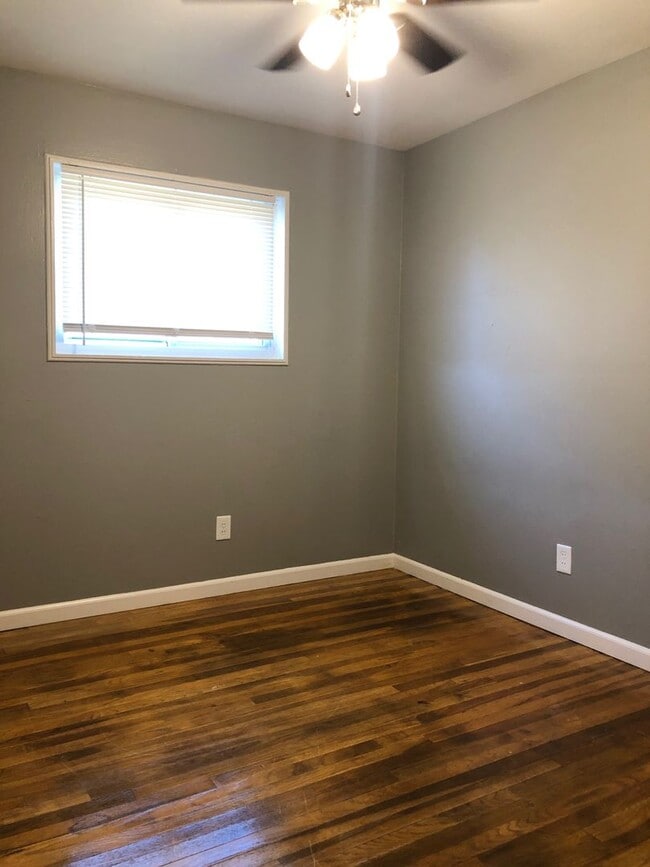 Building Photo - 3 Bedroom 1 Bath Beautifully Updated Home in Florissant, MO.