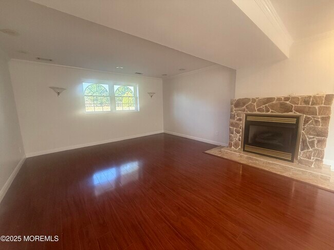 Building Photo - 117 Greymoor Rd