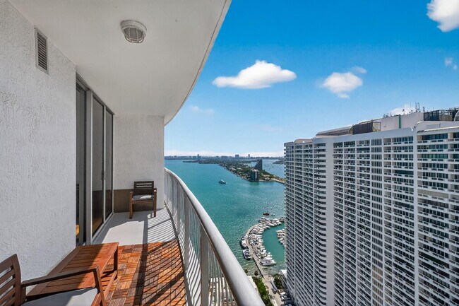 Building Photo - 1750 N Bayshore Dr