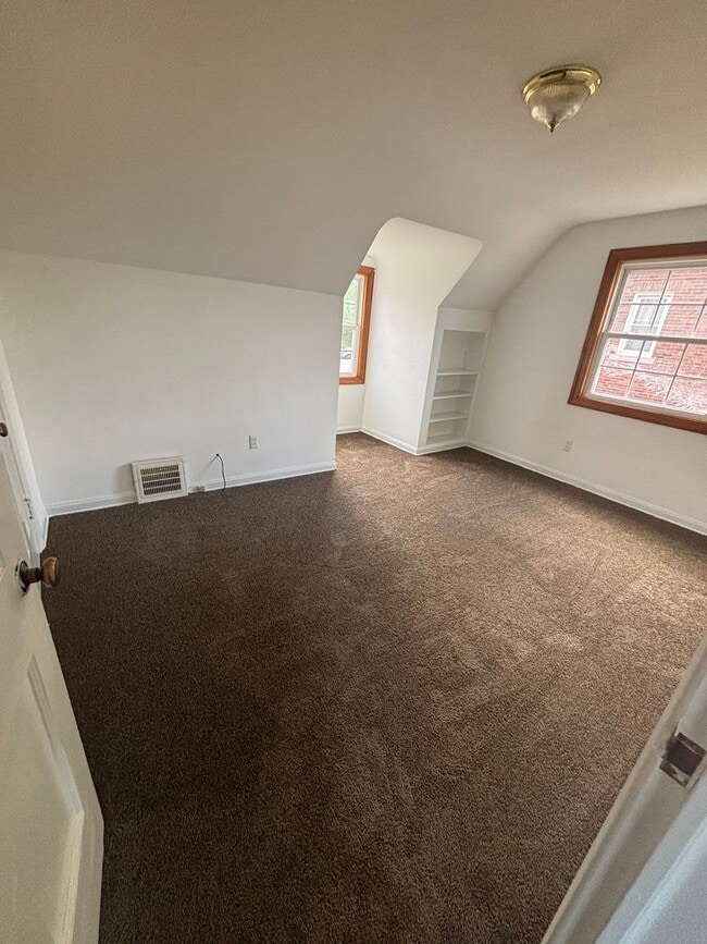 Building Photo - 3bd Single Cash Pay/Section 8 WATER/SEWER INCLUDED