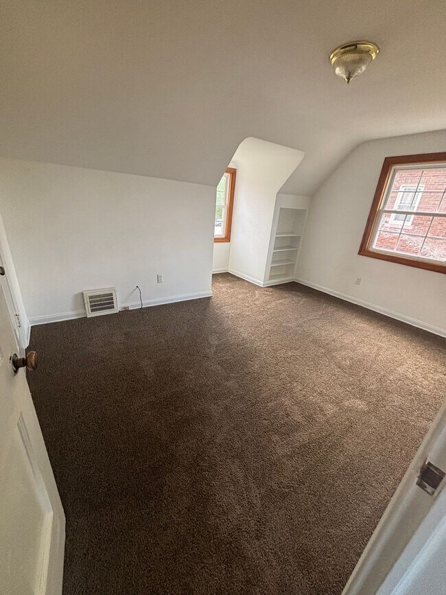 Building Photo - 3bd Single Section 8 WATER/SEWER INCLUDED