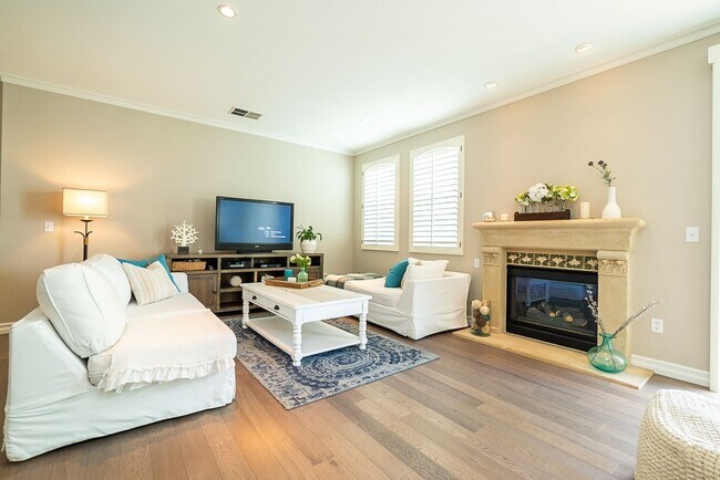 Building Photo - Quiet and Private 3 Bedroom Home in The Cape Community!