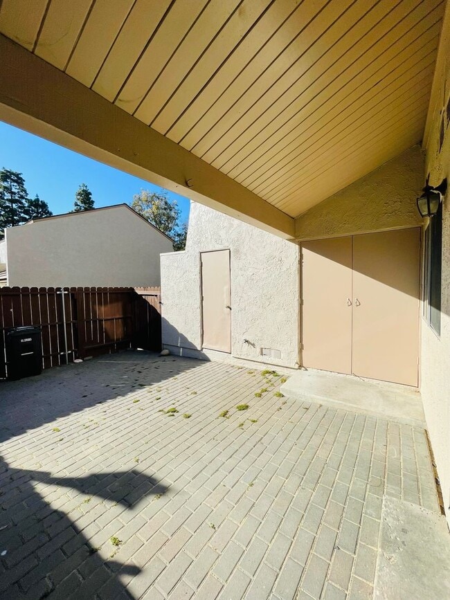 Building Photo - Renovated 3-bedroom townhouse in Todd Ranch with garage and spacious yard