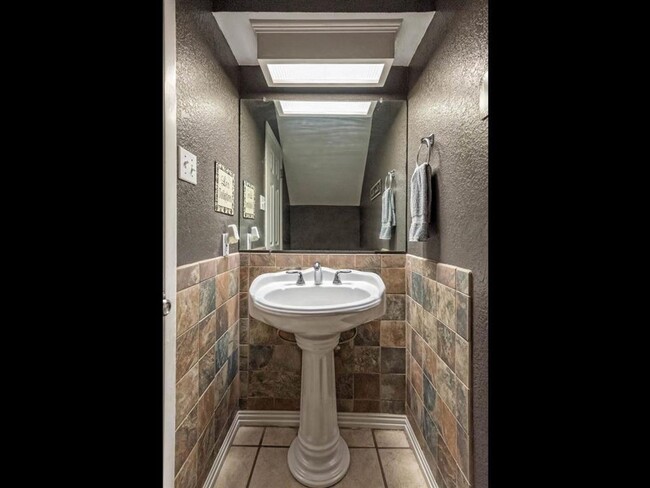 Building Photo - 2209 Ramada