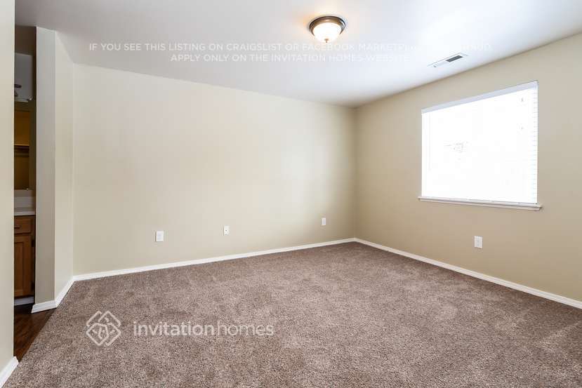 Building Photo - 18511 E Country Club Dr