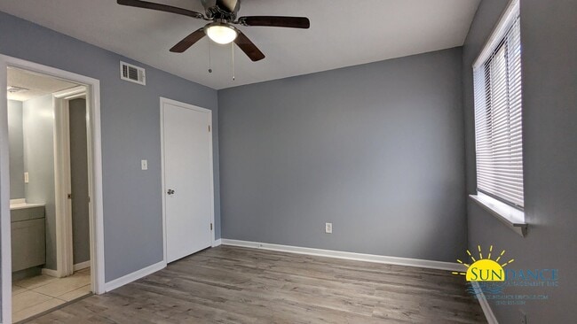 Building Photo - Renovated 1 Bedroom Waterfront Unit in Fort Walton Beach!