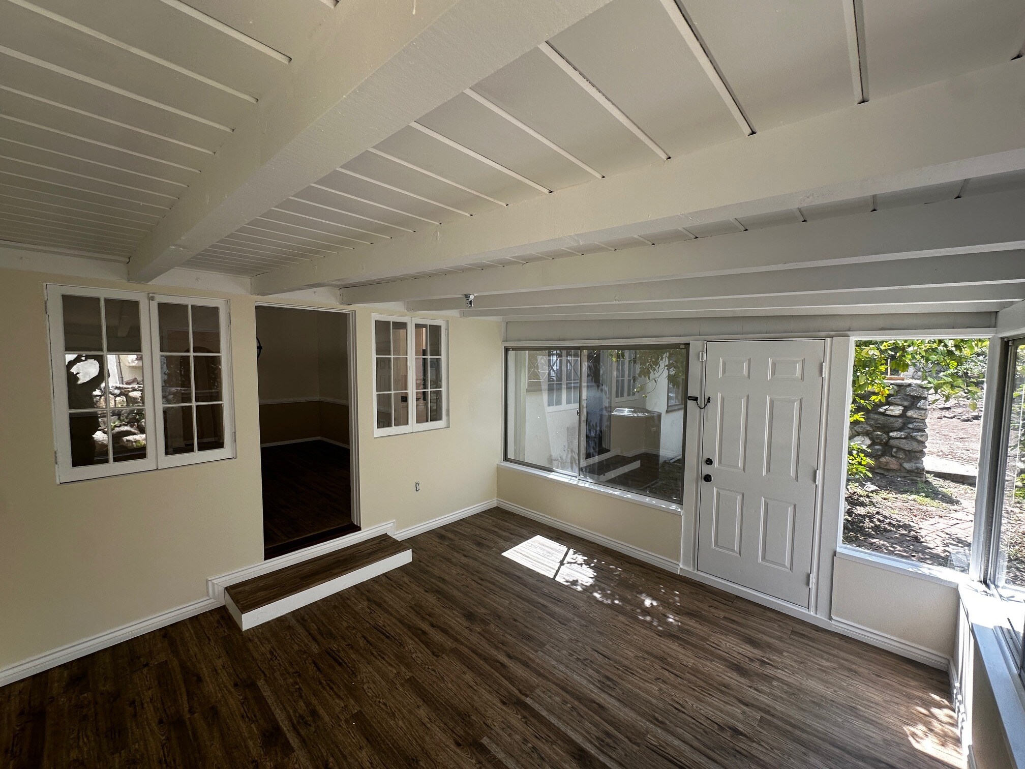 Building Photo - 2151 N Altadena Dr