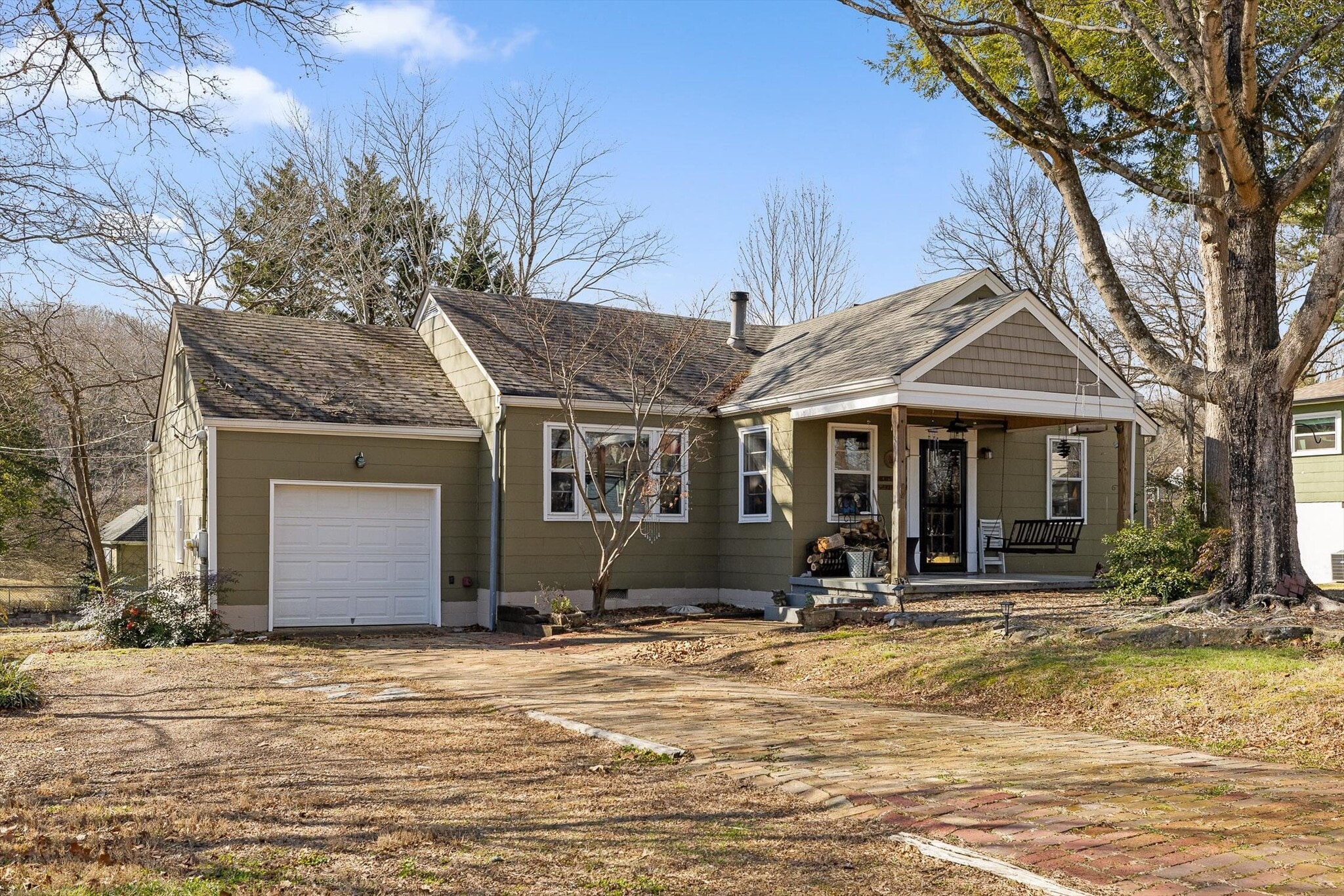 Building Photo - 844 Linden Hall Rd