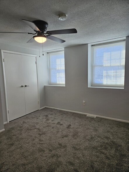 Building Photo - 1951 Dutch Village Dr