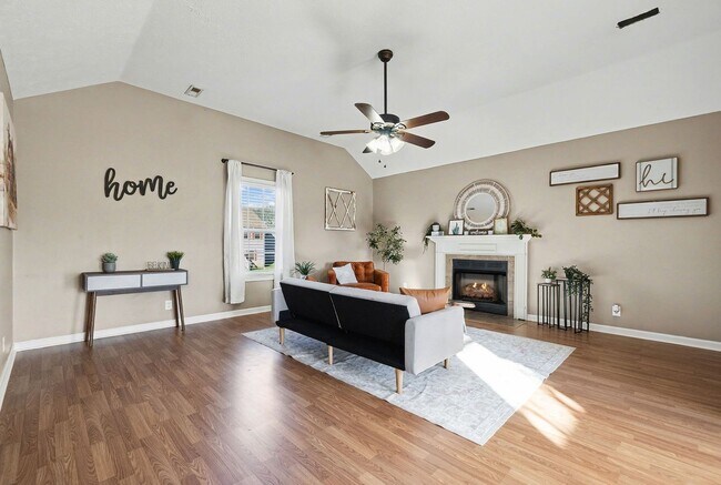 Building Photo - 1304 Freedom Dr