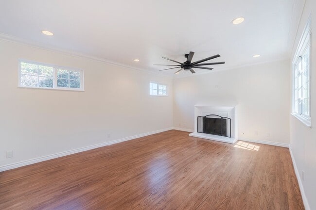 Building Photo - 15871 Belfast Ln