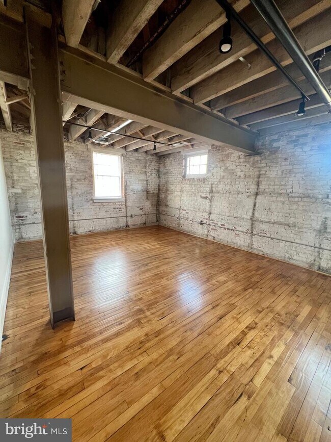 Building Photo - 401 Princess Anne St