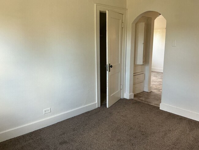 Building Photo - 5239 N 38th St