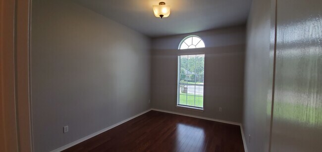 Building Photo - 18257 Springmill Ct