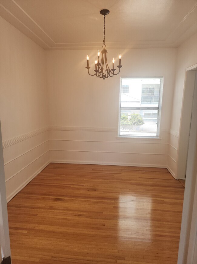 447 E DINING RM - 447 N Oakhurst Dr