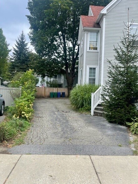 Building Photo - 256 Lowell Ave