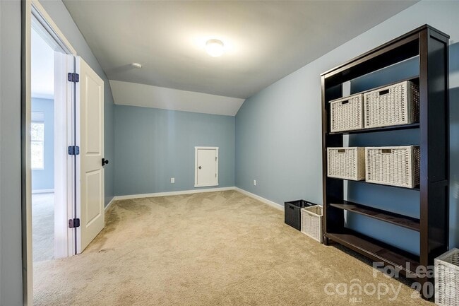 Building Photo - 440 Battery Cir