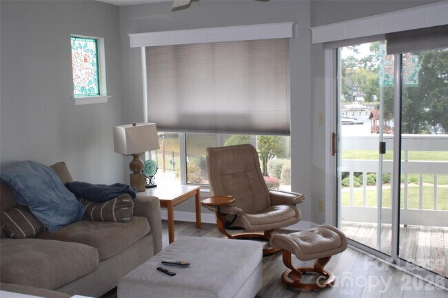 Building Photo - 17919 Kings Point Dr
