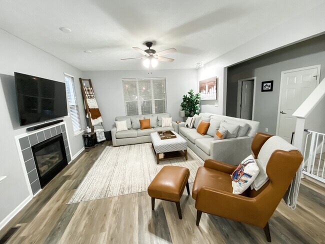 Living Room - 2525 Central Ave