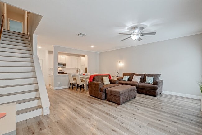 Building Photo - 8077 El Mundo St