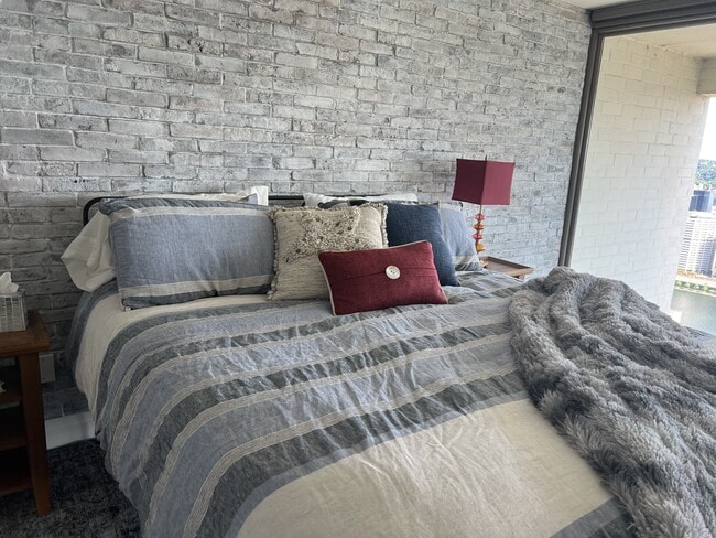 Building Photo - 111 Grandview Ave