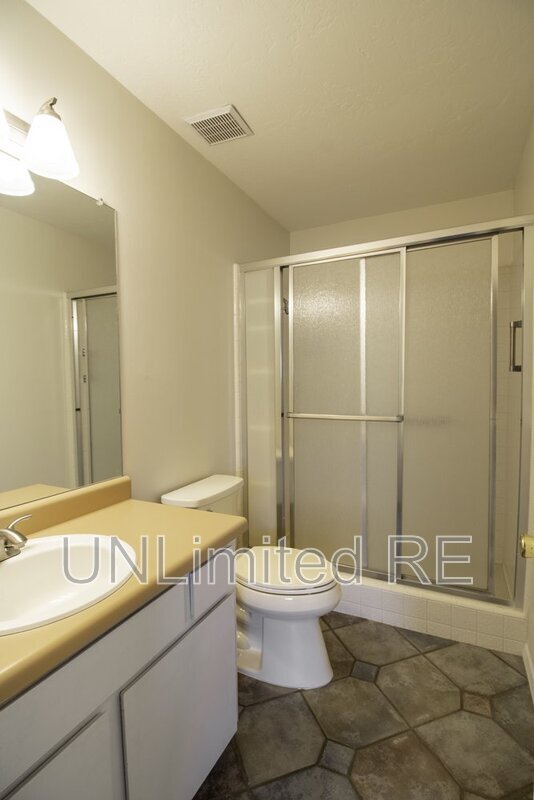 Building Photo - 2438 N Earle Dr