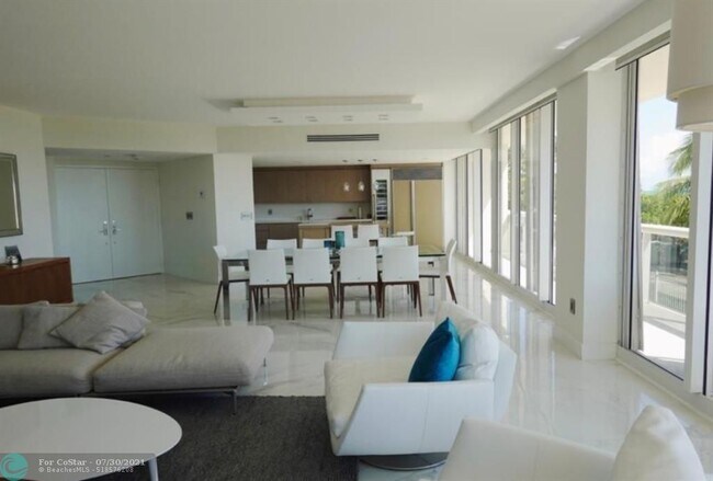 Building Photo - 9559 Collins Ave