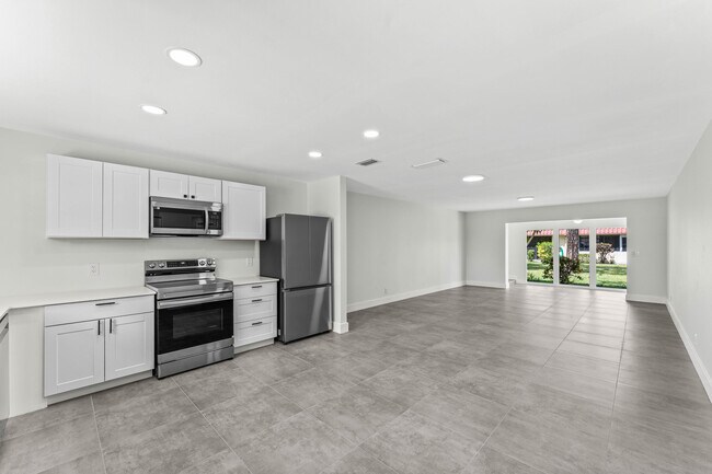 Building Photo - 711 Laconia Cir