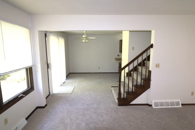 Building Photo - Nice side by side Appleton Duplex