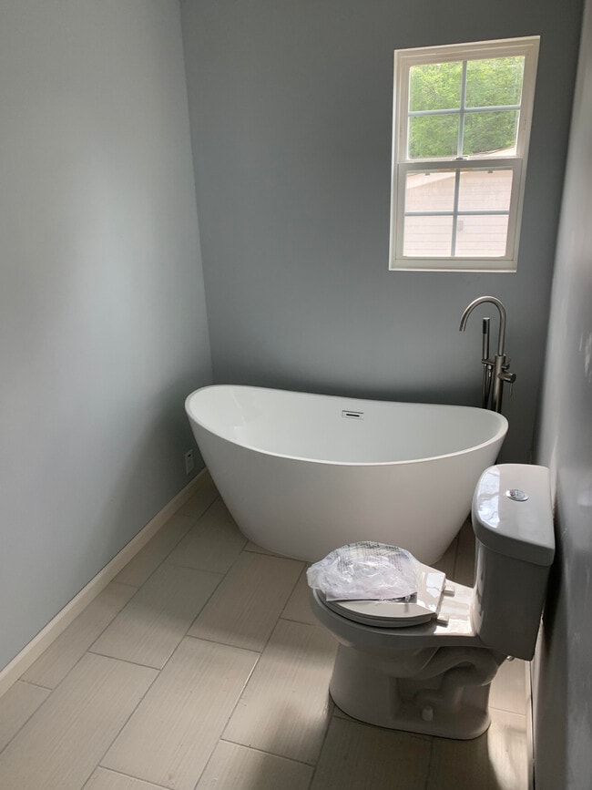 Building Photo - 905 Ardmore Dr