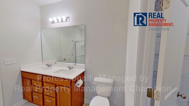 Building Photo - Beautiful Home with Spacious and Open Floorplan