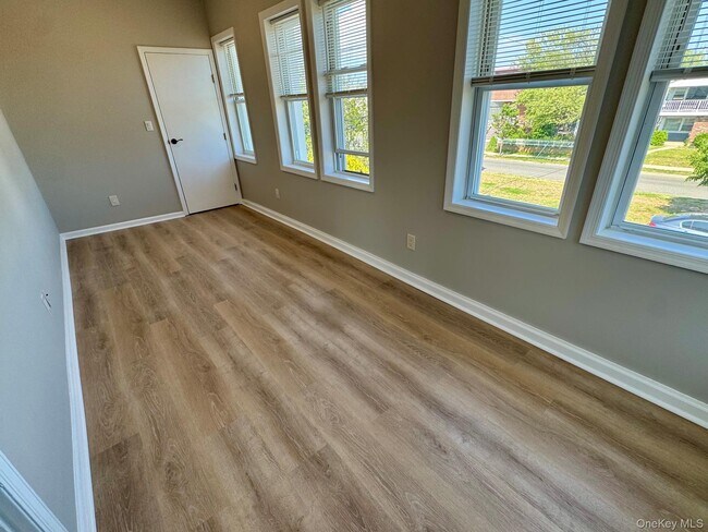 Building Photo - 507 Laurelton Blvd