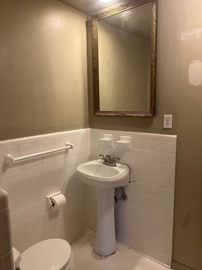 Building Photo - 3 bed/2 bath