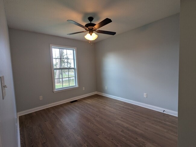 Building Photo - 3 Bedroom Home in Radcliff Near Ft. Knox!