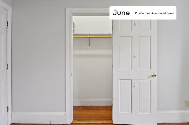 Building Photo - Room in Shared 4 bed/2 bath home