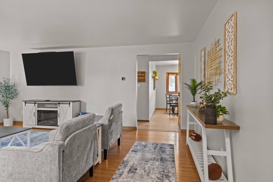 Building Photo - 1221 Kenwood St