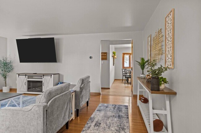 Building Photo - 1221 Kenwood St