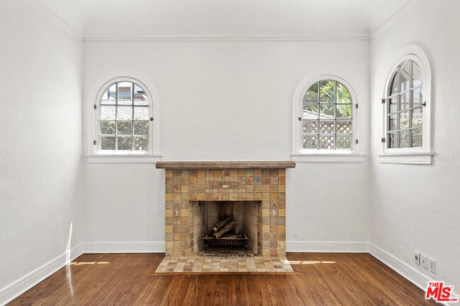 Building Photo - 448 Westmount Dr