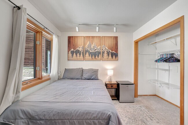 Building Photo - Gorgeous Lock-off on top of Mt Baldy, 2BD/2BA