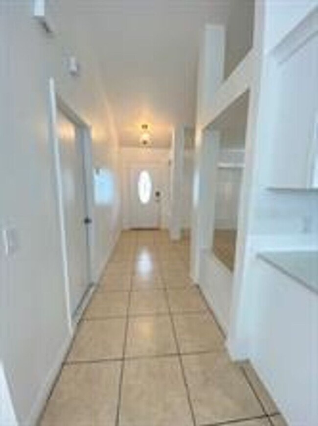 Building Photo - 1551 Ortega Ave