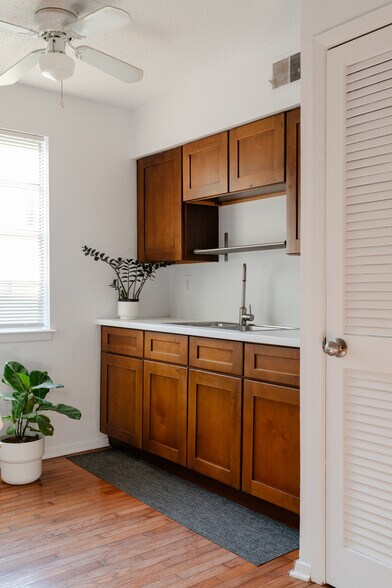 Building Photo - 1337 Vinton Ave