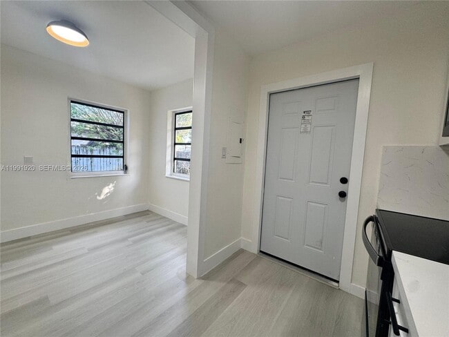 Building Photo - 10521 NW 35th Ct