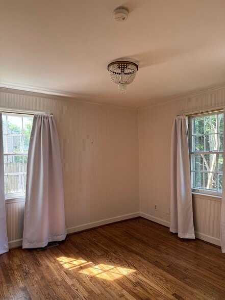 Building Photo - 2944 Primrose Cir