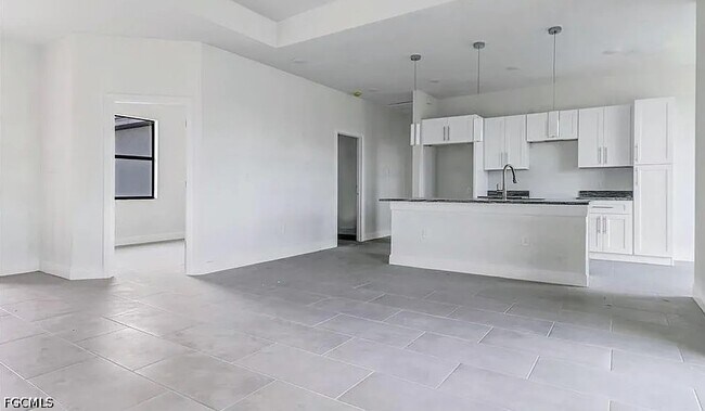 Building Photo - 408 Chiquita Blvd N