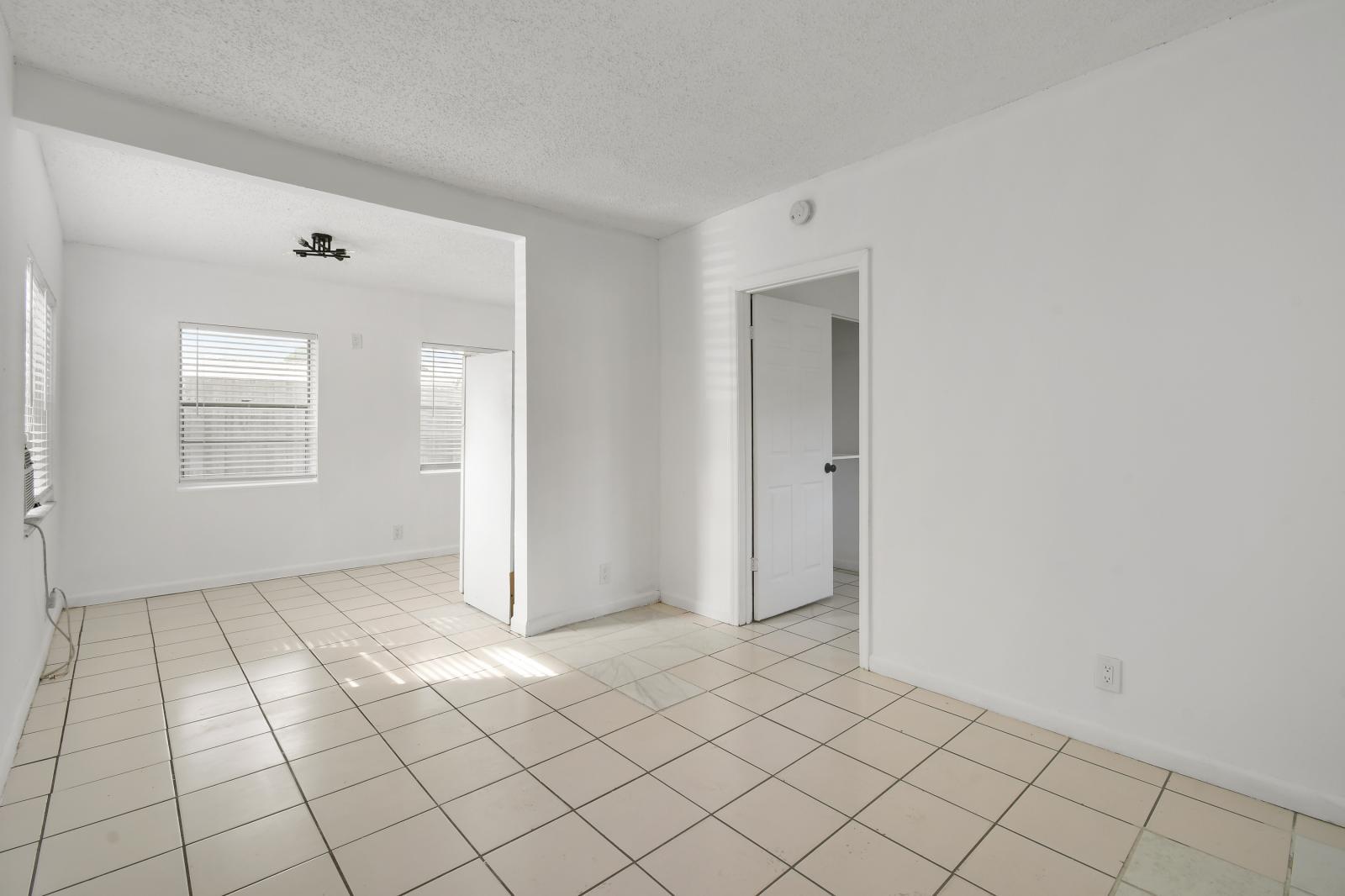 Building Photo - 1600 Center St