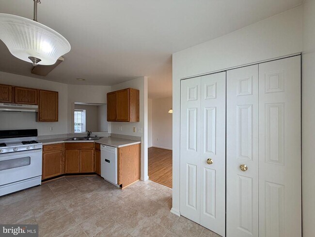 Building Photo - 125 Hidden Hill Cir