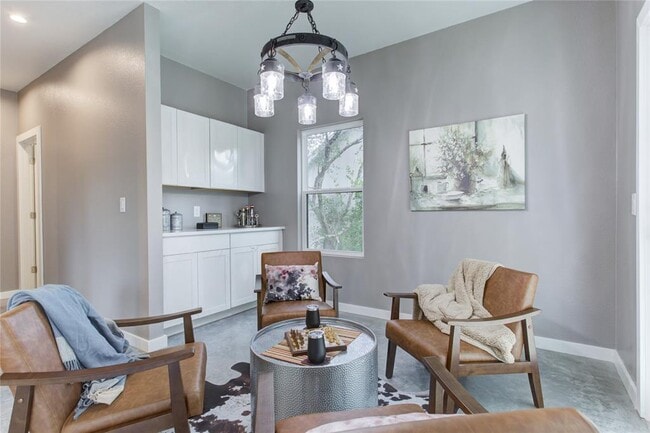 Building Photo - 505 Chantilly Ln